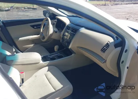 2015 Nissan Altima 2.5 Sv из США, поврежденный, VIN 1N4AL3AP3FC175039